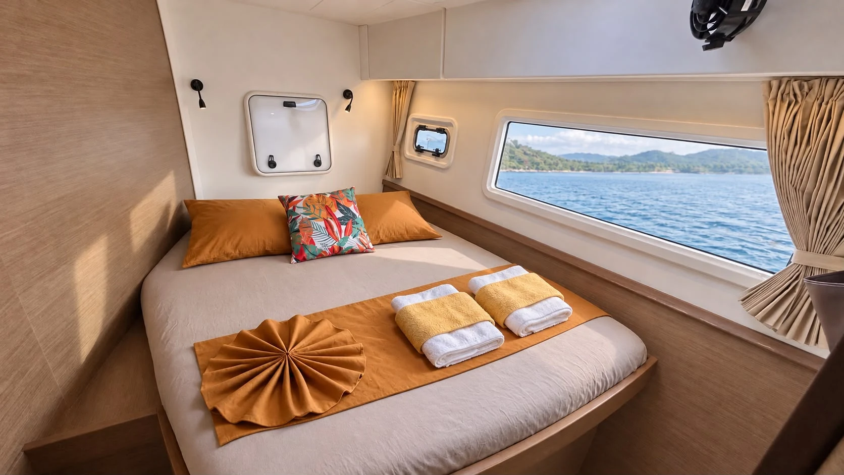 Cabine double du Lagoon 42 avec vue sur la mer